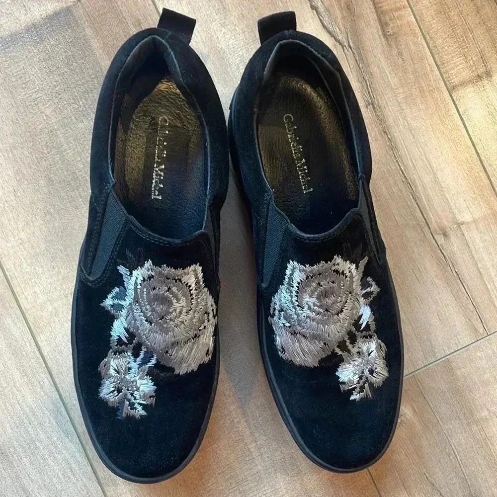 GABRIELLA MICHEL Michel Embroidered Rose Slip On Suede Sz 38